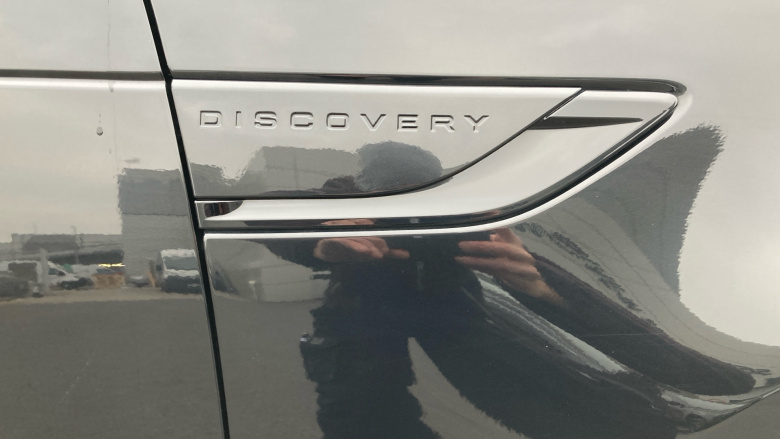 Land Rover Discovery 3.0 D300 Dynamic SE 5dr Auto Diesel Station Wagon